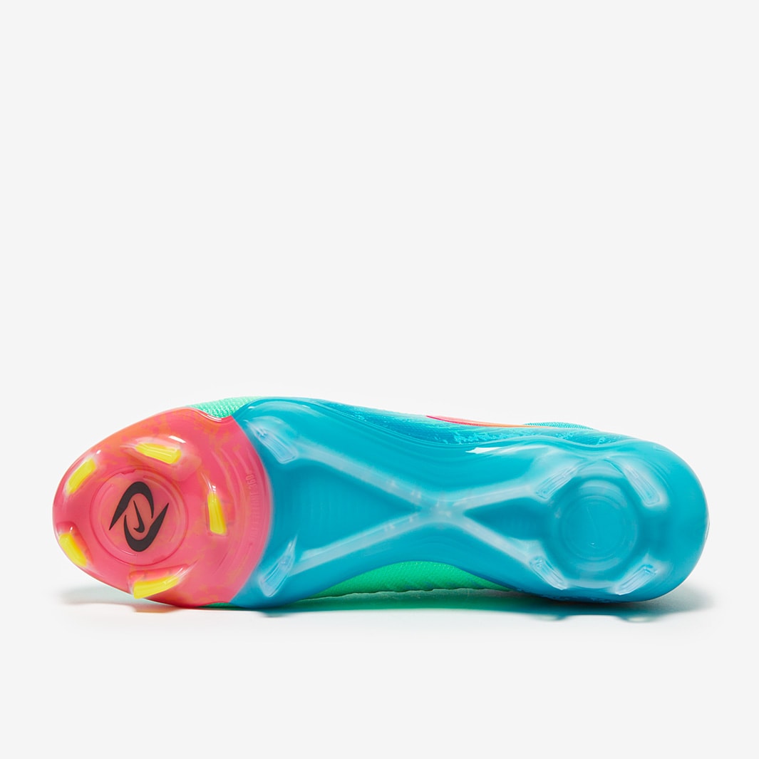 Nike Phantom Luna 2 FG - SoccerSole
