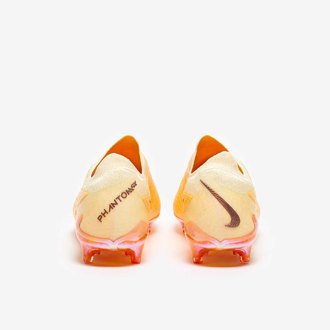 Nike Phantom GX FG - SoccerSole